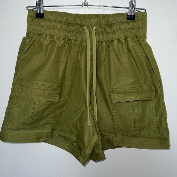 Fabletics Army Green shorts - Picture 3 of 4